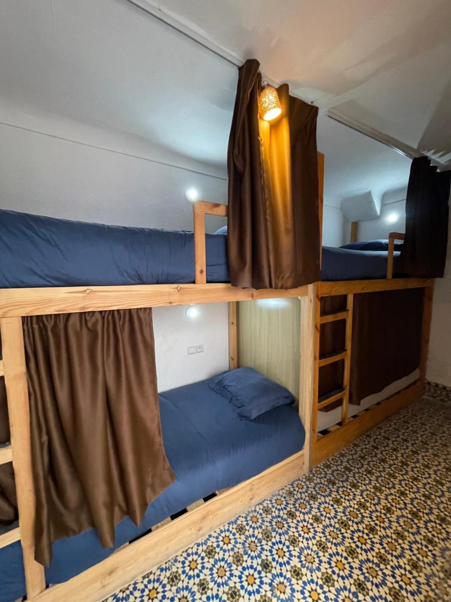 Yu Yu Auberge de jeunesse *